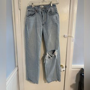 Ambercrombie Curve Love Low Rise 90s baggy Jean size 29 in “ripped light wash”
